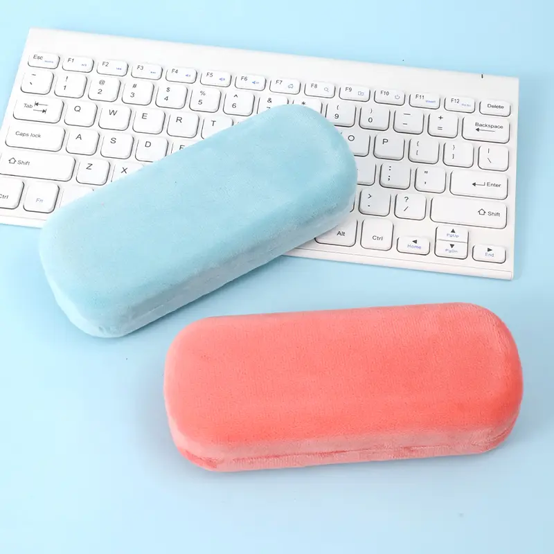 Danyang Zhihe launches innovative fluffy glasses case, leading the new fashion in the market