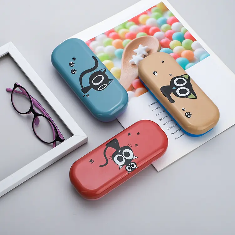 Metal glasses case with a kitten pattern by Zhihe