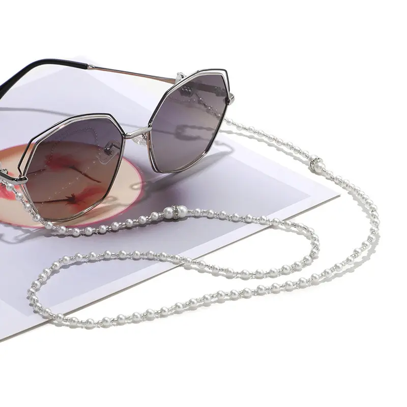 Danyang Zhihe Import and Export trading company launched an elegant pearl glasses chain, which was welcomed by the market
